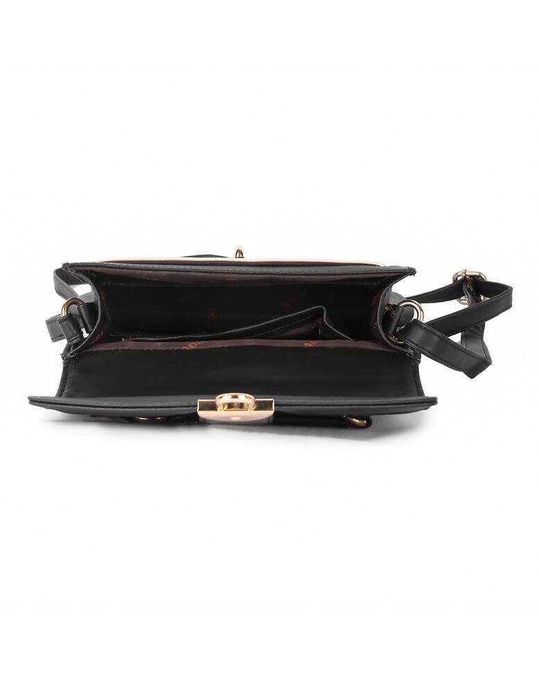 LEATHER RETAIL Polyurethane Hand Bag