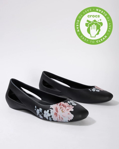 Crocs best sale floral flats