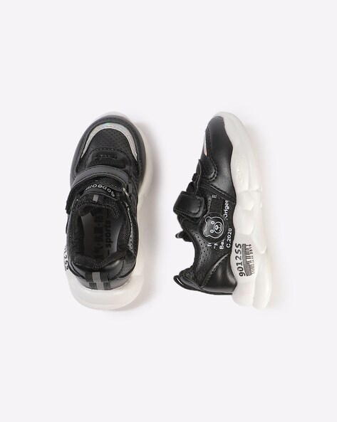 Black Shoes for Infants by Hoppipola 
