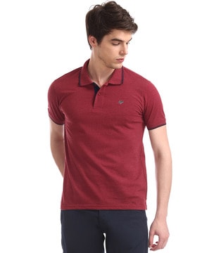 maroon collar t shirt