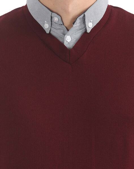 Sweater with attached outlet collar