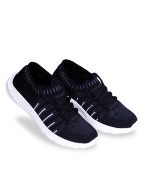 black sports shoes for ladies