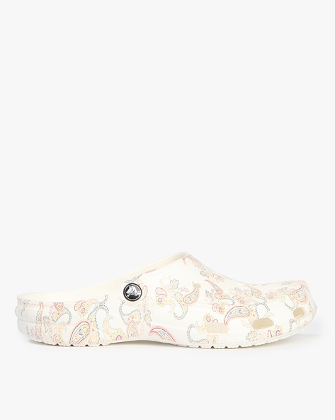 Crocs discount freesail paisley