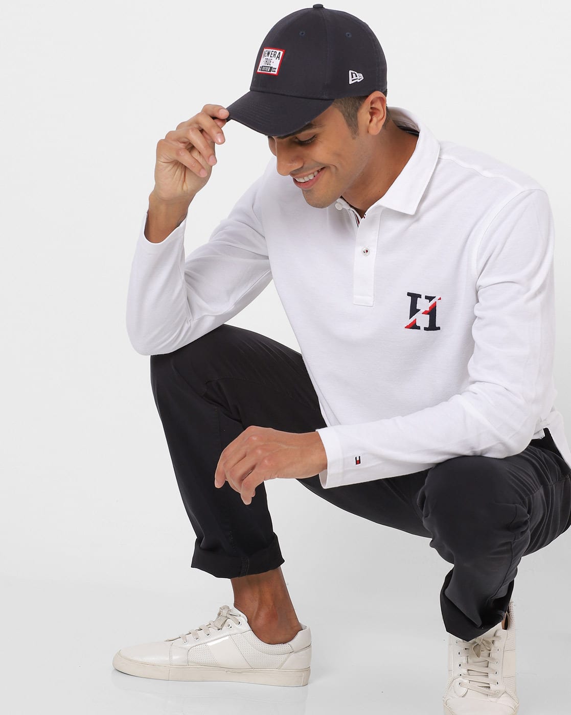 tommy white sweatshirt