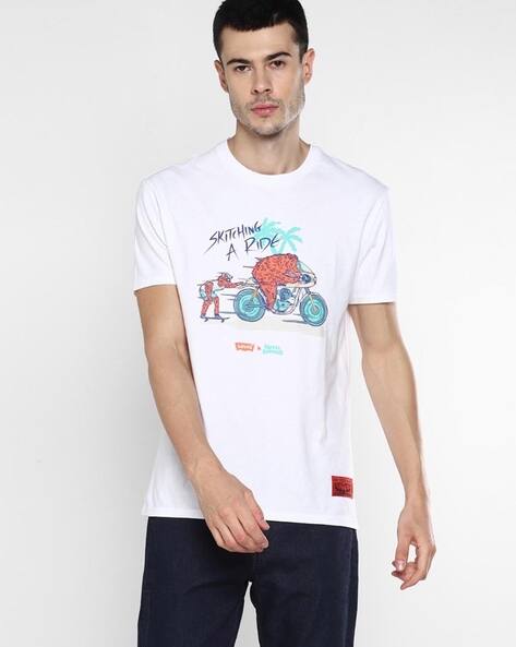 Buy White Tshirts for Men by LEVIS 