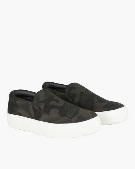 Steve madden cheap camo gills