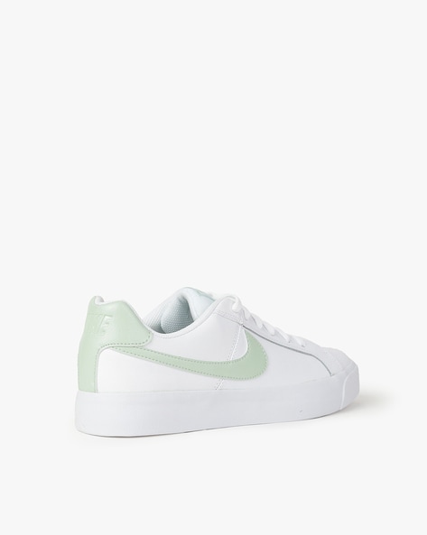 Nike women's discount court royale ac