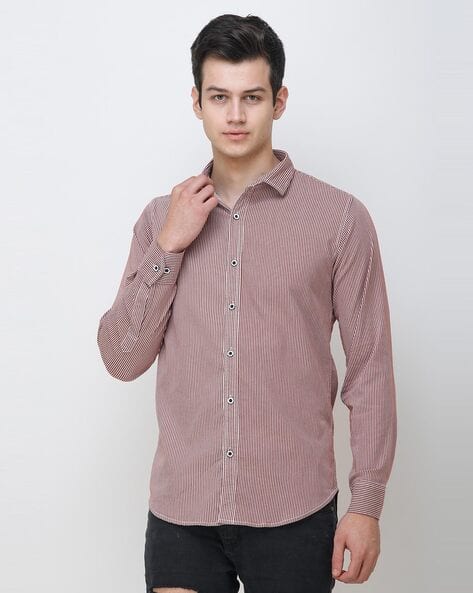 jeans with maroon shirt