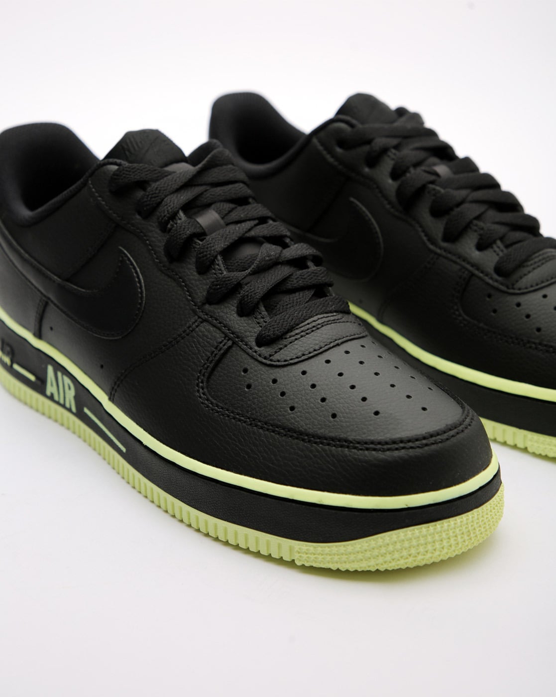 Nike Air Force 1 '07 - Black 7.5