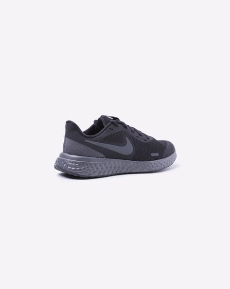 nike revolution 5 lace up