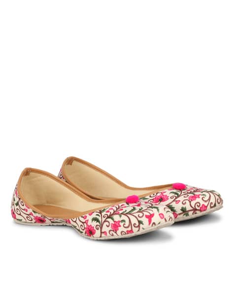 Floral Print Juttis (Image - 1)