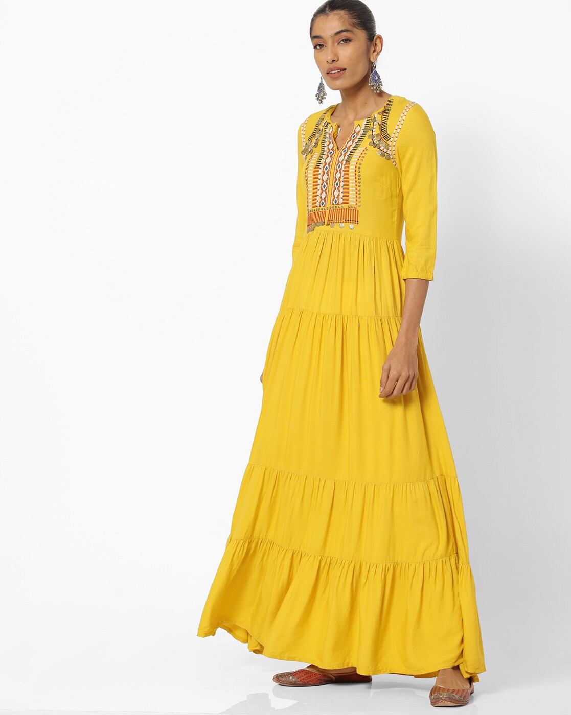 w yellow dress