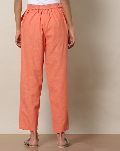 What color pants go with a peach colored top  Quora
