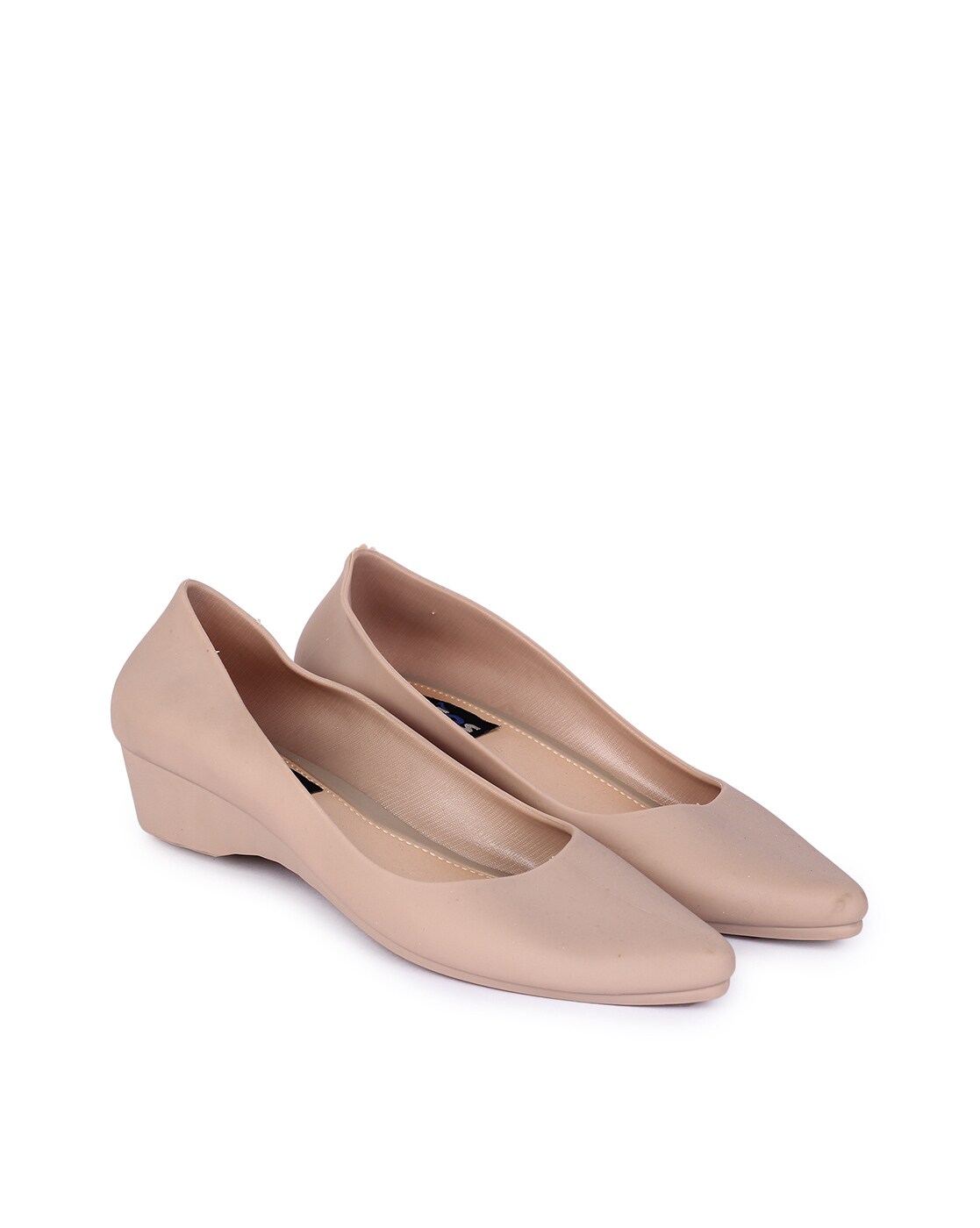 beige pointed shoes