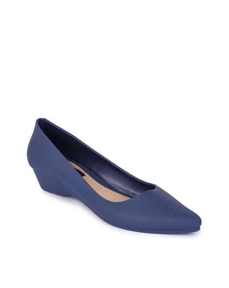 Pointed-Toe Pump Shoes (Image - 1)