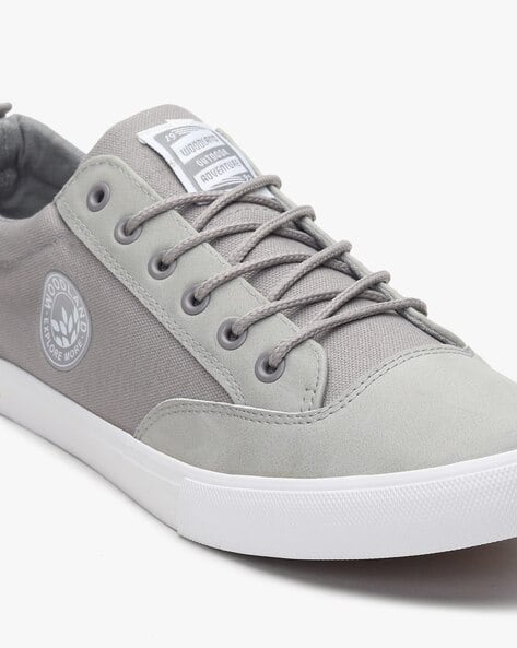 woodland low top lace up sneakers