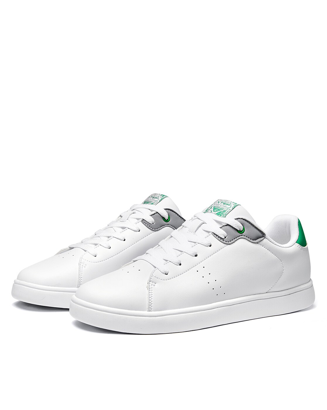 xtep white sneakers