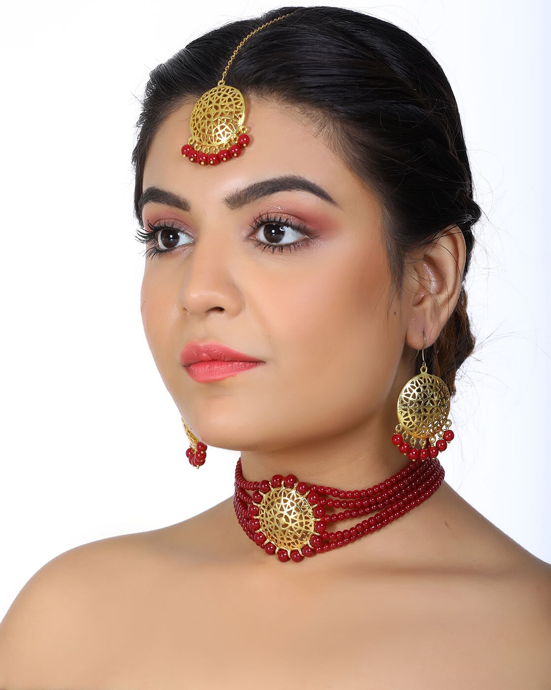A stylish gold necklace with a simple red saree completes the look#abira  jewellers | Red saree, Jewels, Stylish