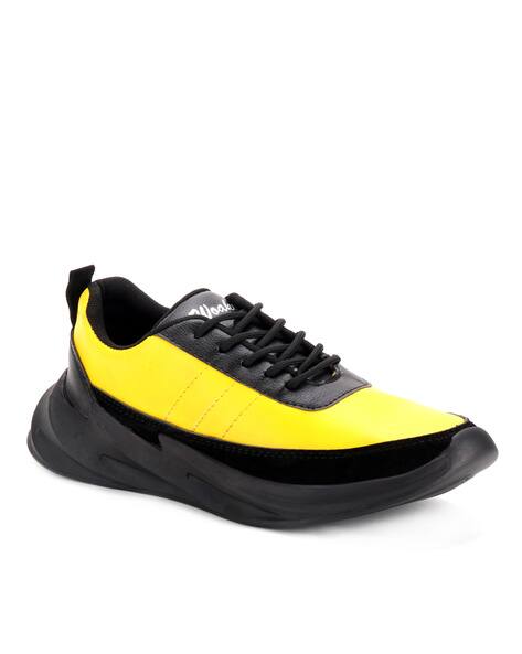 woakers sports shoes