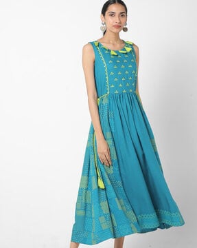 buy sleeveless kurtis online