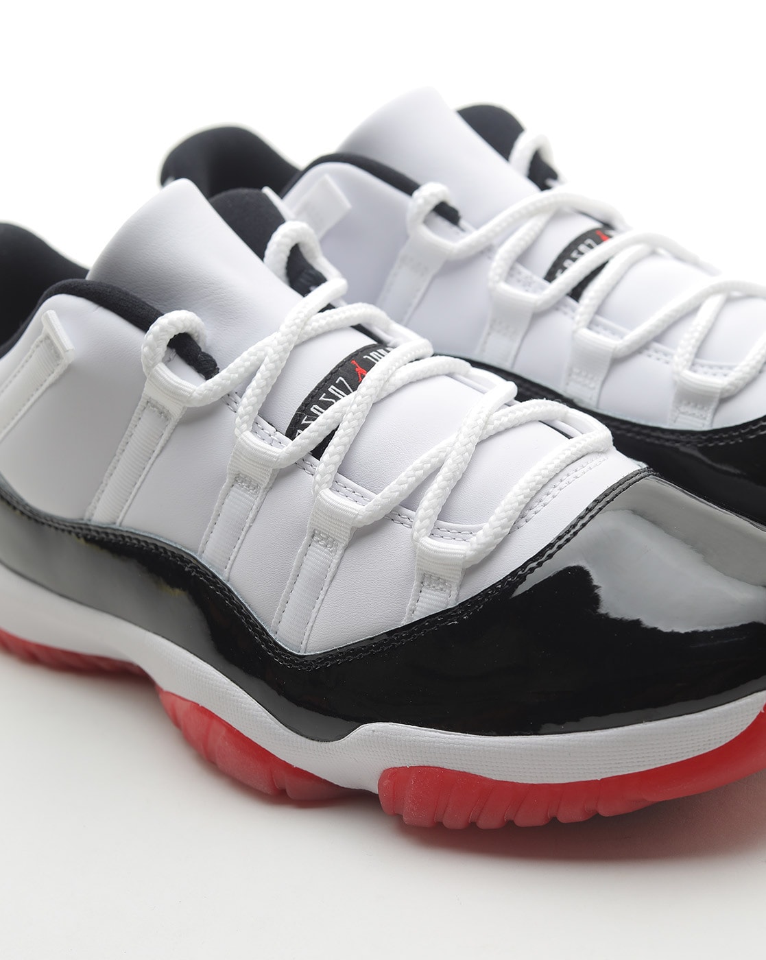 AIR JORDAN 11 RETRO LOW BRED