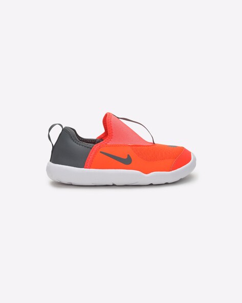 nike printed slip on sports shoes