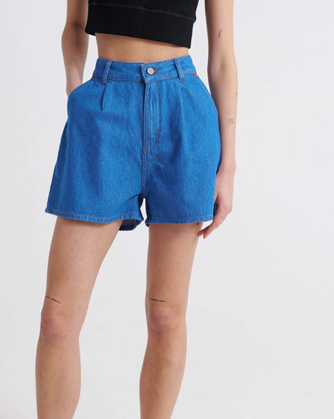 denim pleated shorts