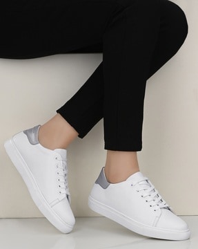 women's casual shoes with laces