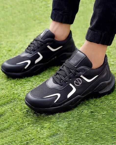 woakers sports shoes