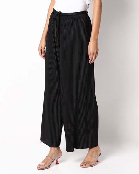 15 Amazing Ideas on How to Wear Pleated Palazzo Pants - FMag.com