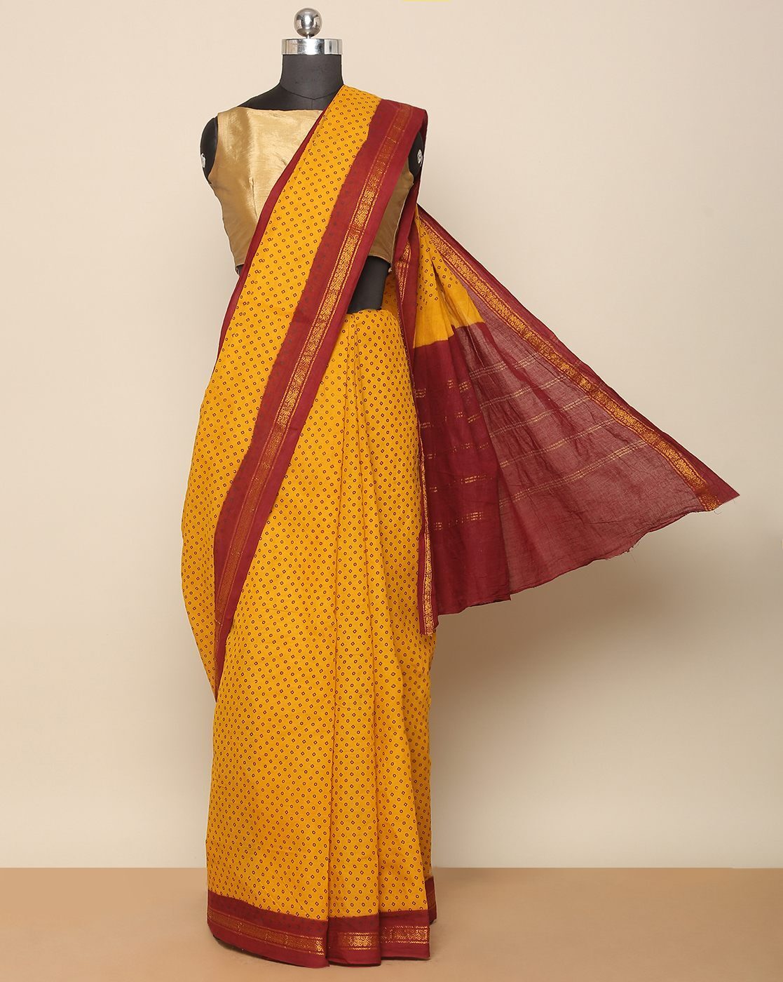 Madurai sungudi saree, Women's Fashion, Dresses & Sets, Traditional &  Ethnic wear on Carousell
