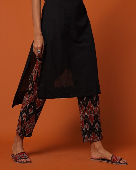 Women Ikat Tapered Fit Pants with Pockets Price in India