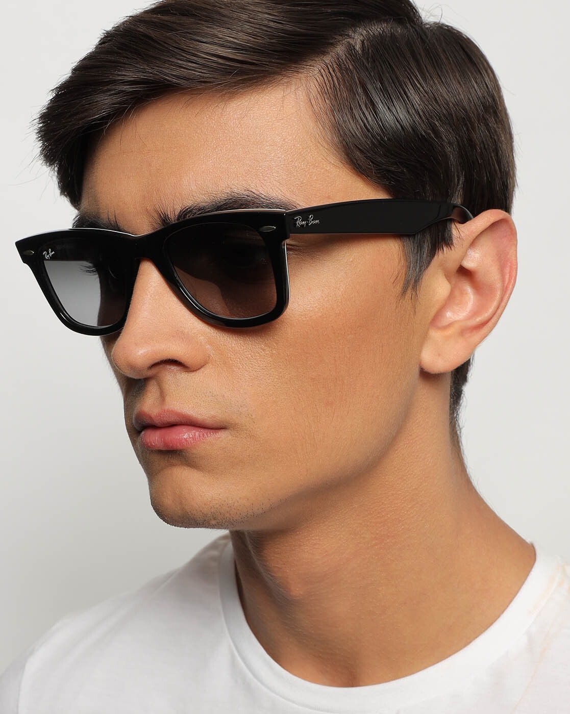 Store Ray-Ban sunglasses