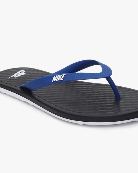 Nike on deck online flip flops