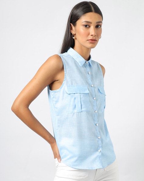 Blue Denim Sleeveless Button Down Shirt Outfits For Women (4 ideas & outfits)  | Lookastic