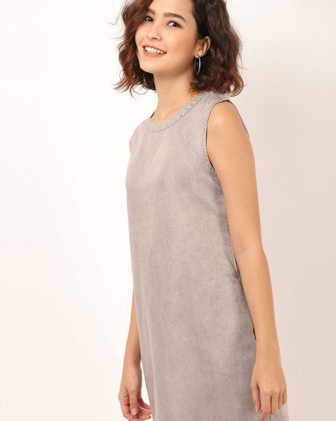 grey sleeveless shift dress