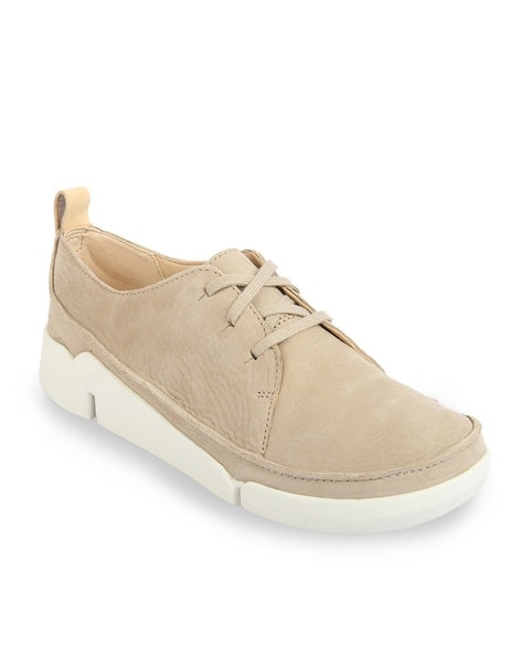 beige clarks shoes
