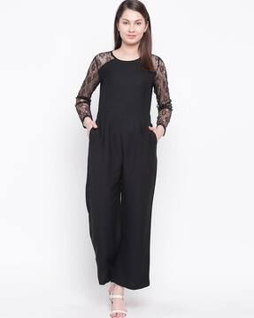 Women by Twenty Dresses 