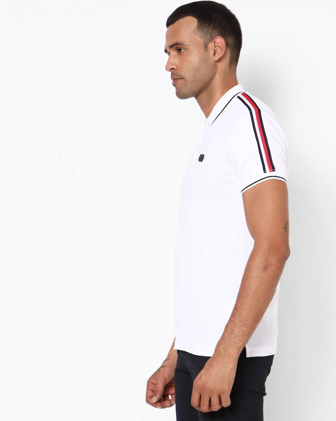 Buy White Tshirts for Men by MUFTI 