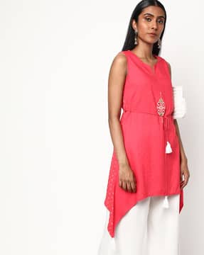 Best Offers on Sleeveless kurtis upto 