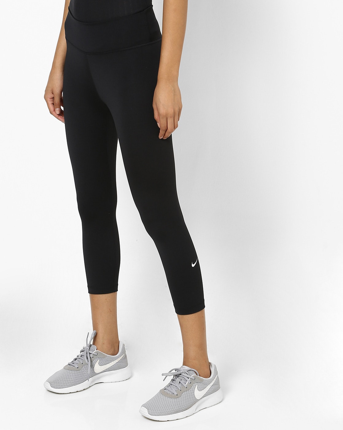 Leggings capri de cintura alta y sujeción firme con bolsillos para mujer  Nike Go