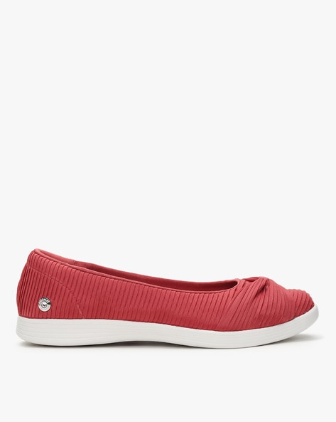 Skechers flats outlet red