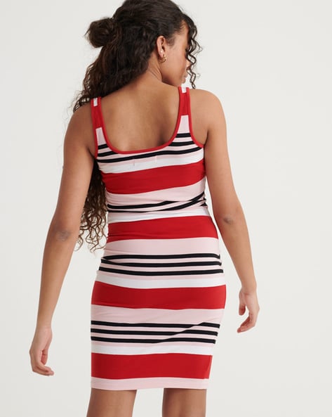 red scoop neck bodycon dress