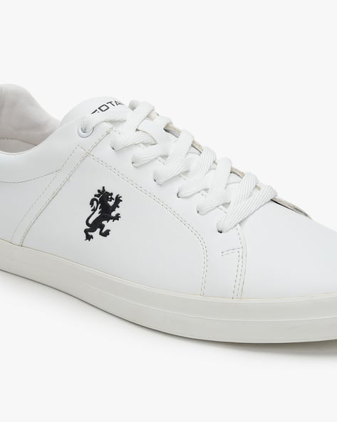 red tape white sneakers