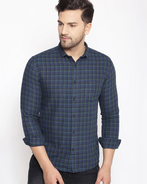 SHOWOFF Men's Spread Collar Navy Blue Slim Fit Checked Shirt