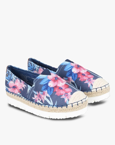 Flower slip shop on shoes