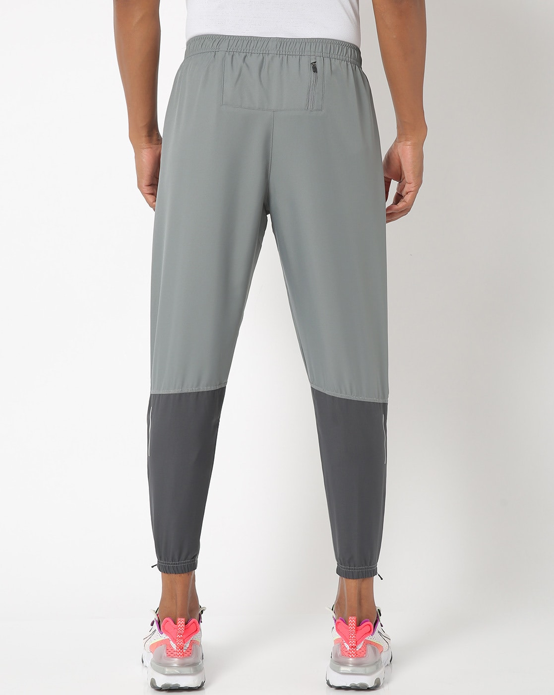 Nike essential woven 2024 running track pants grey