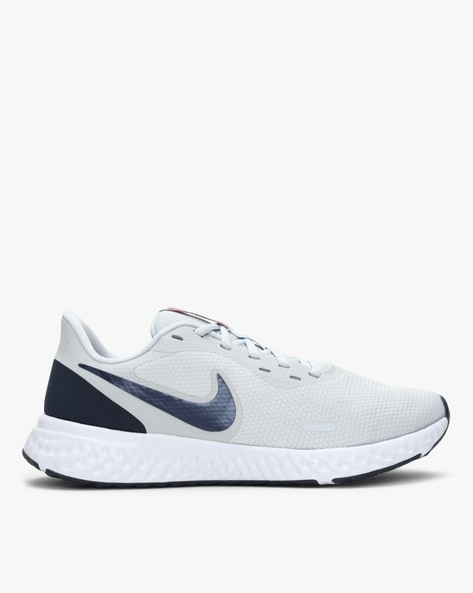 nike revolution 5 lace up