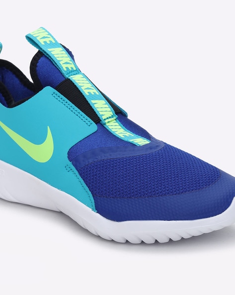 Nike slip best sale on blue