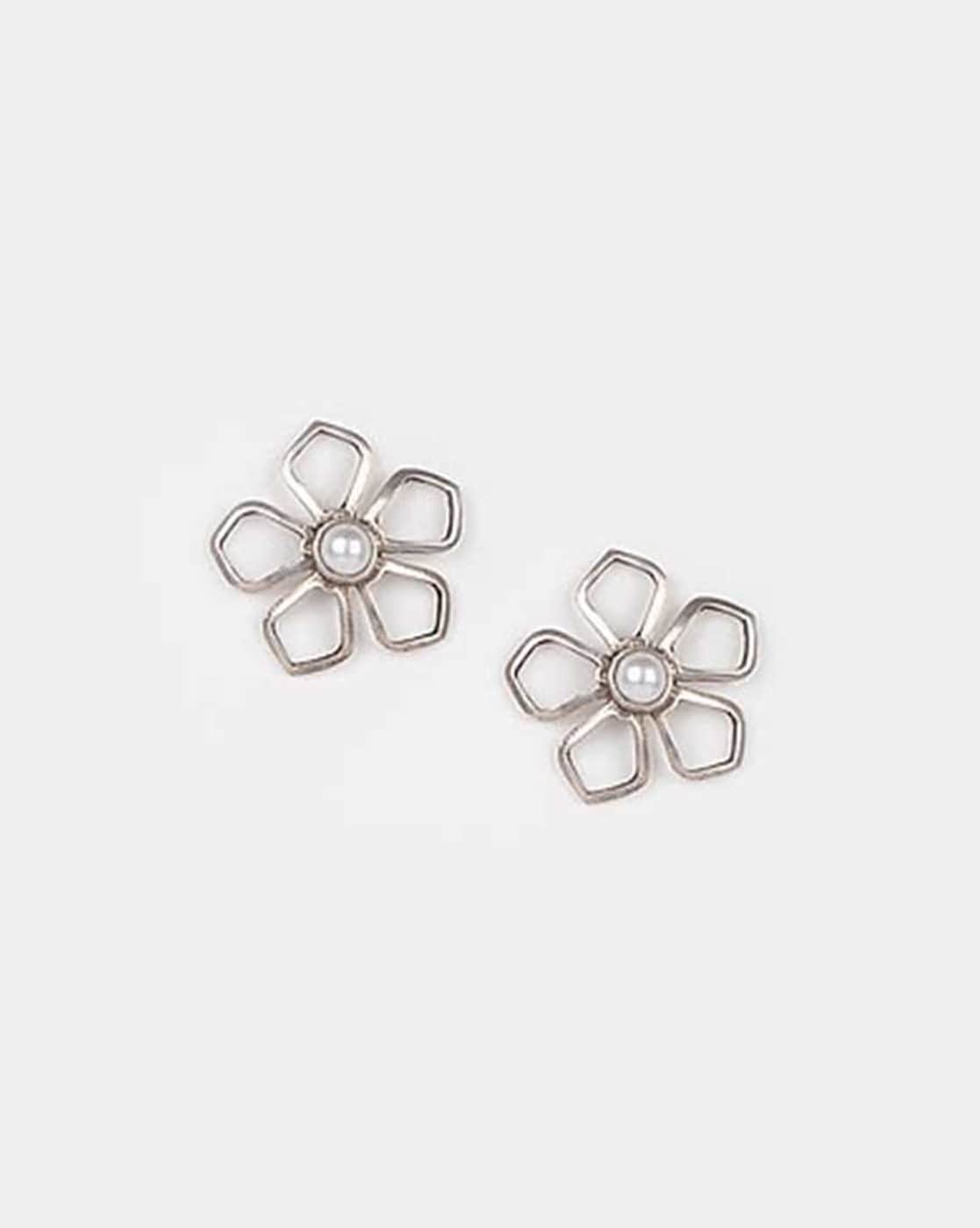 Single Black stone Flower design handmade 925 sterling silver stud earring  best daily use vintage style jewelry from India ear1207  TRIBAL ORNAMENTS